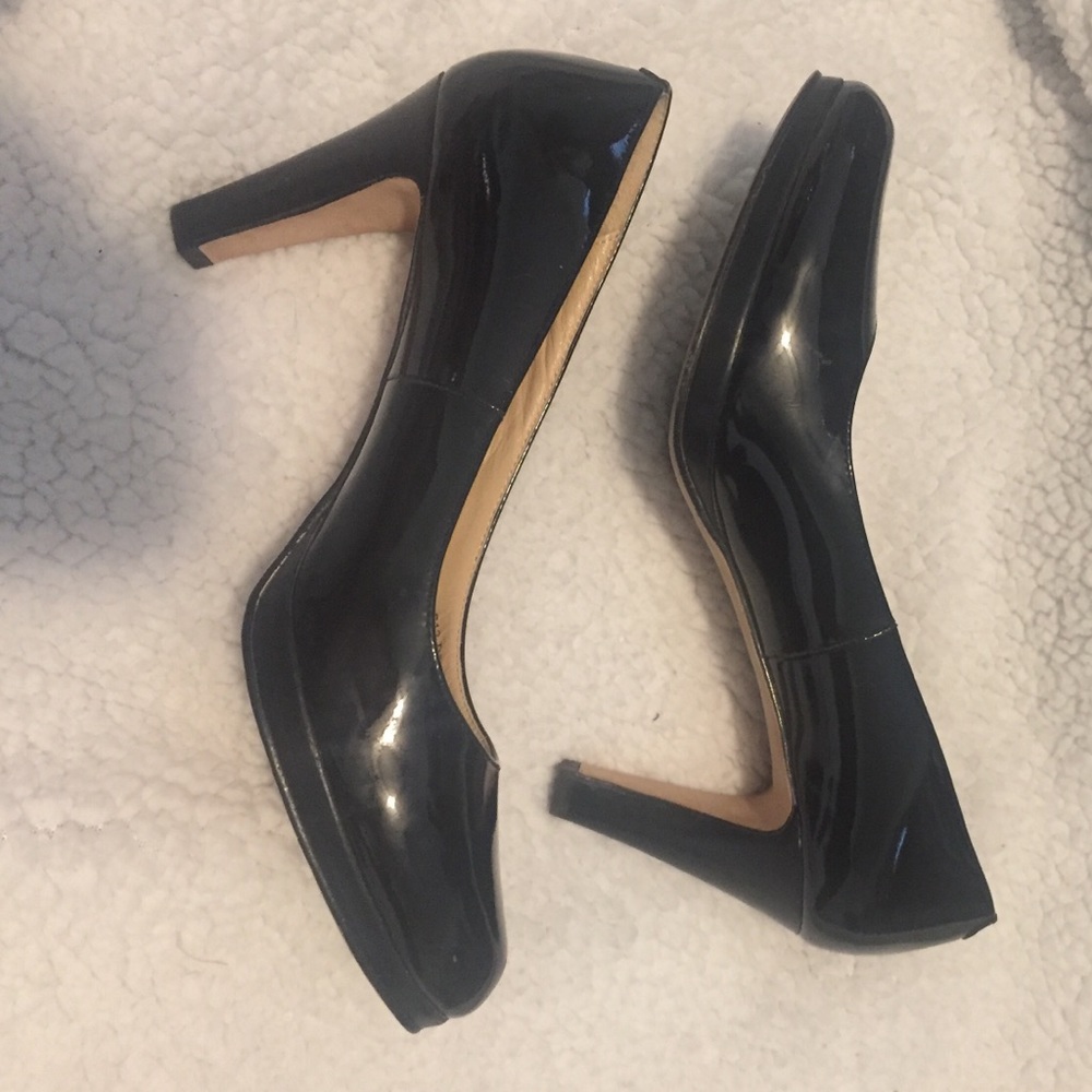 Cole haan black shiny basic pumps size 6.5